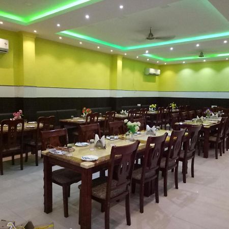 Hotel Landmark Пури Экстерьер фото