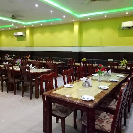 Hotel Landmark Пури Экстерьер фото