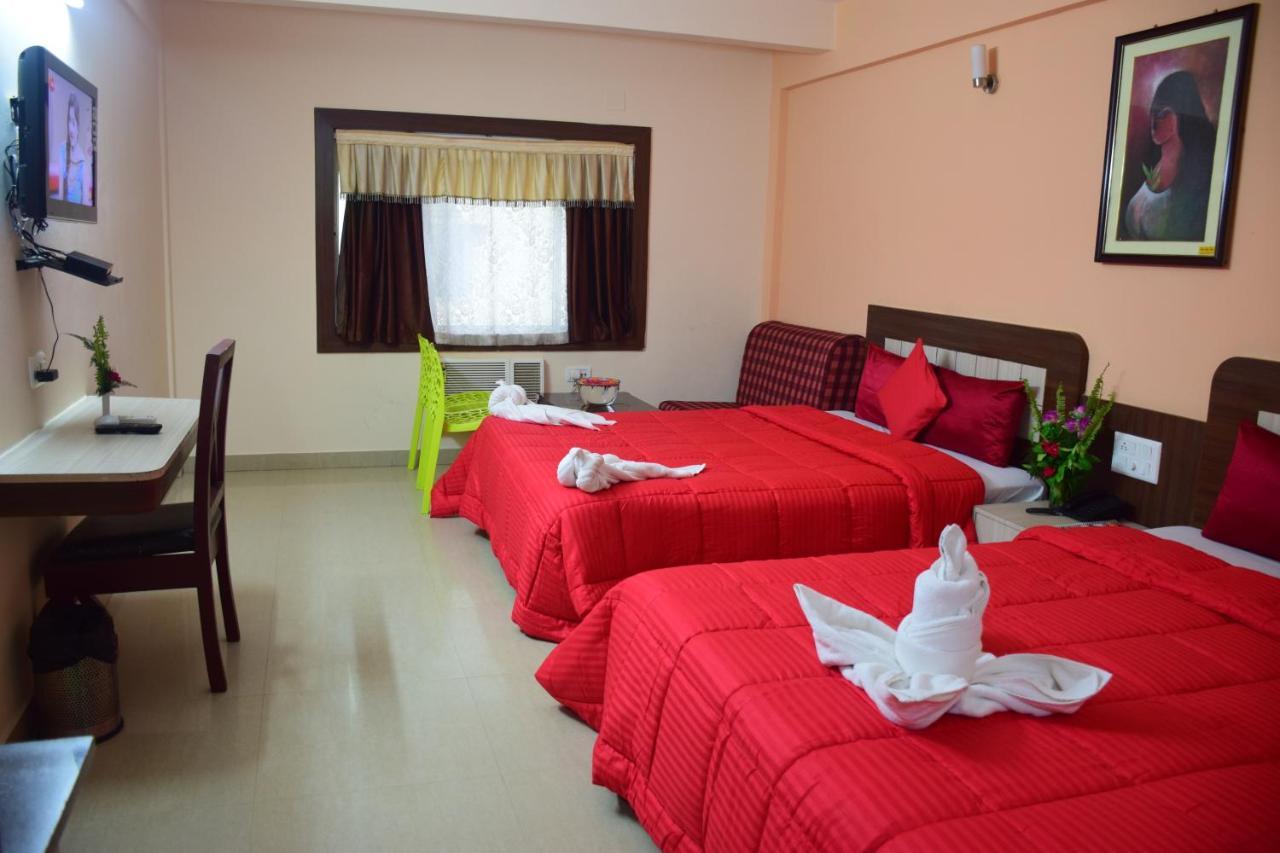 Hotel Landmark Пури Экстерьер фото