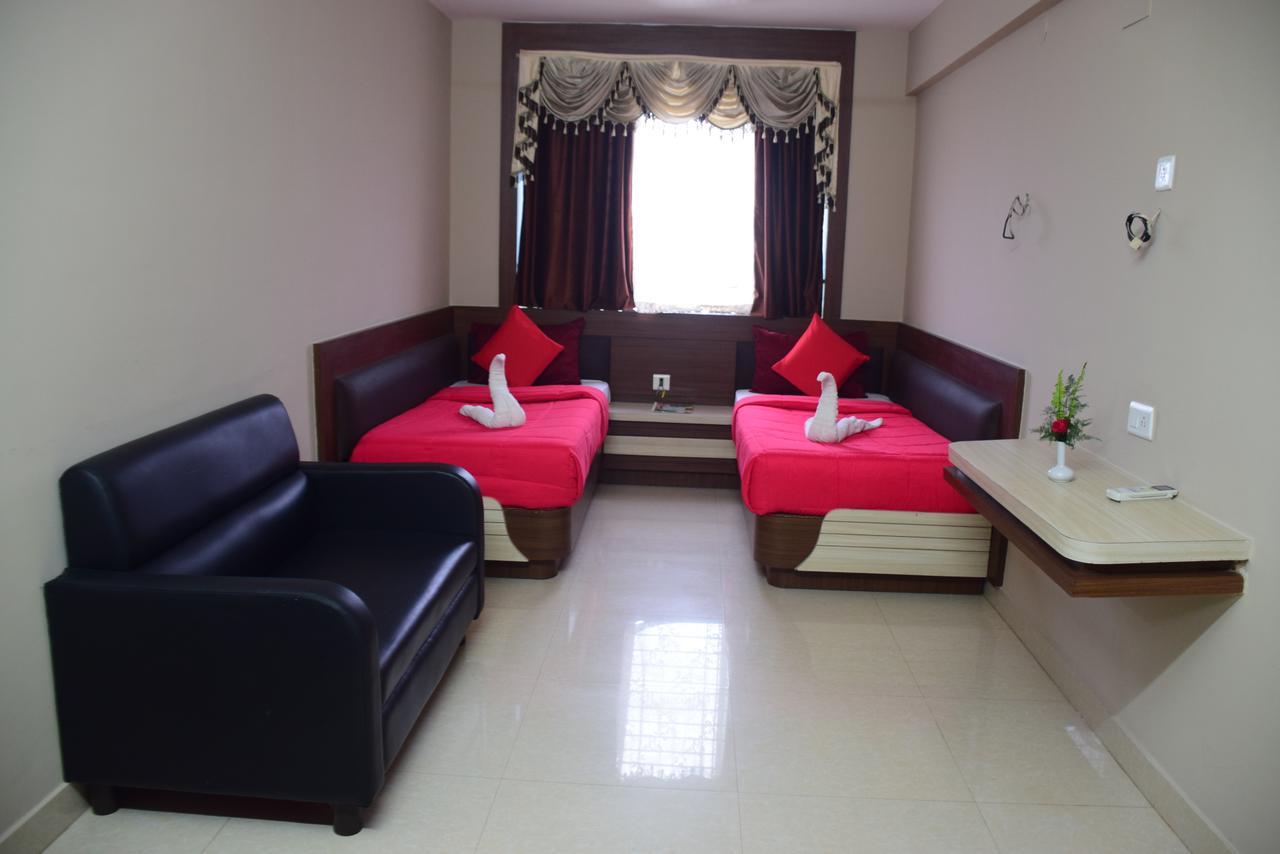 Hotel Landmark Пури Экстерьер фото