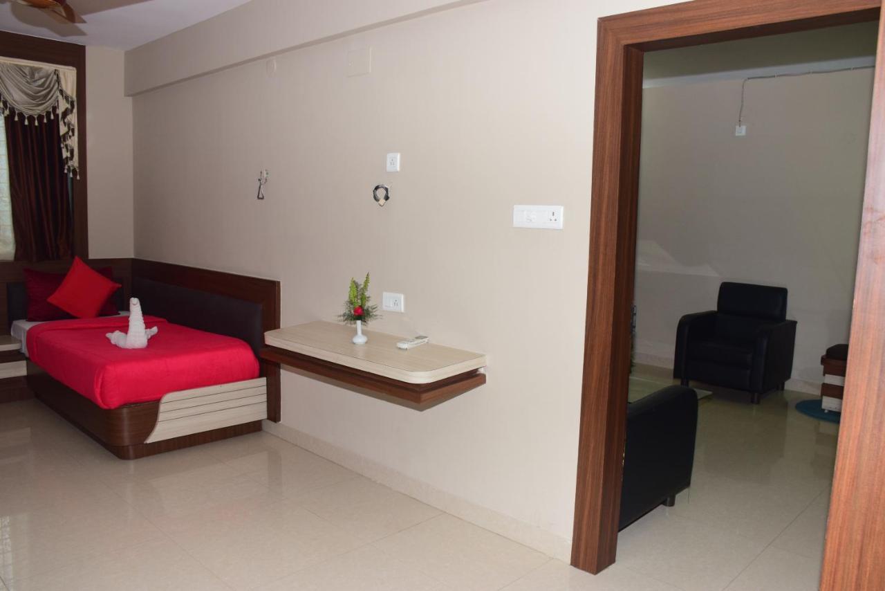 Hotel Landmark Пури Экстерьер фото