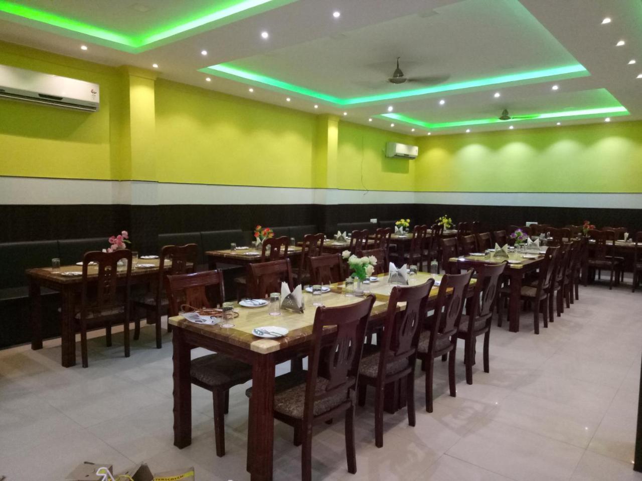 Hotel Landmark Пури Экстерьер фото