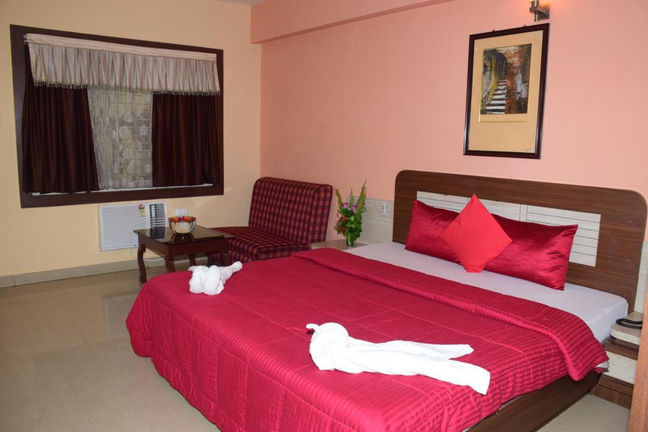 Hotel Landmark Пури Экстерьер фото
