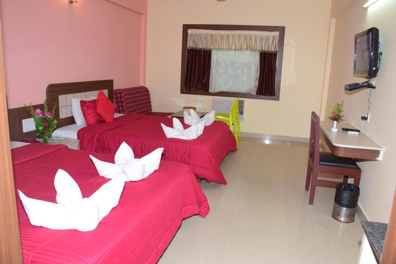 Hotel Landmark Пури Экстерьер фото