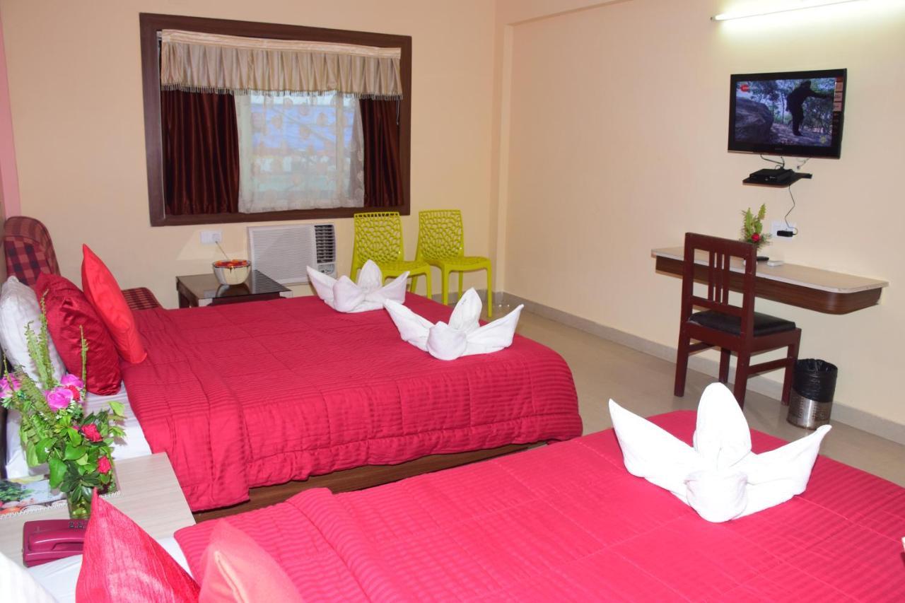 Hotel Landmark Пури Экстерьер фото